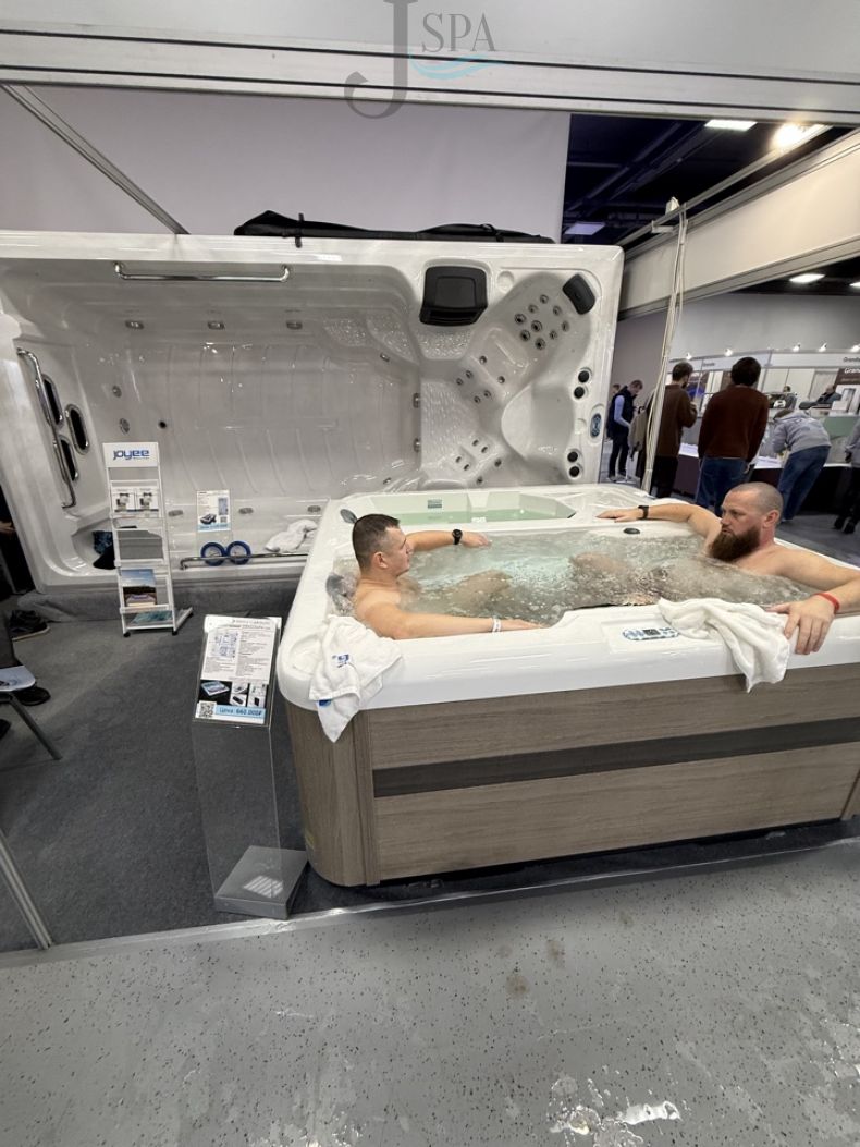 Ледяная ванна - купель IceTub c джакузи Ледяная ванна - купель IceTub c джакузи