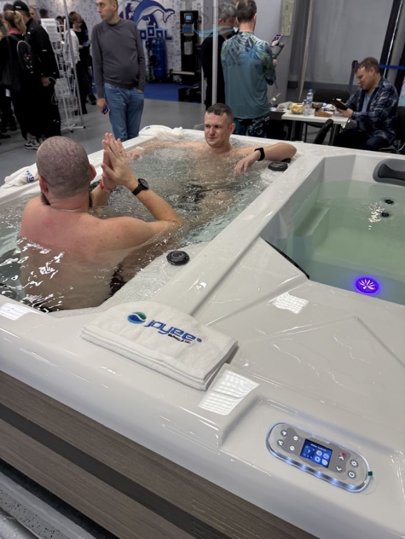 Ледяная ванна - купель IceTub c джакузи Ледяная ванна - купель IceTub c джакузи