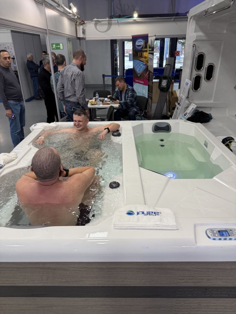 Ледяная ванна - купель IceTub c джакузи Ледяная ванна - купель IceTub c джакузи