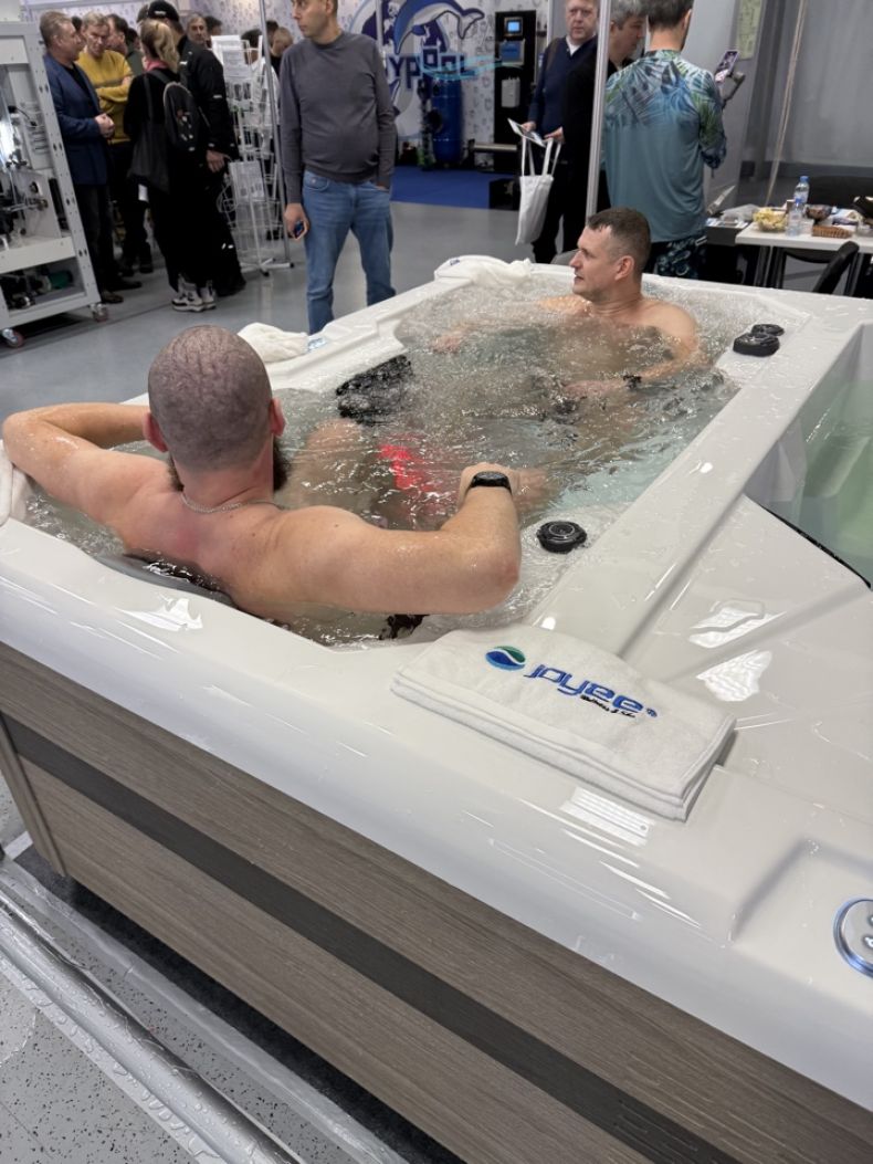 Ледяная ванна - купель IceTub c джакузи Ледяная ванна - купель IceTub c джакузи