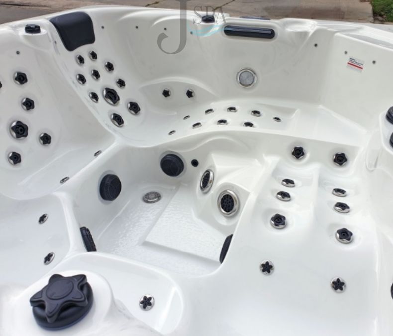 Бассейн спа JNJ Spas Omega Бассейн спа JNJ Spas Omega